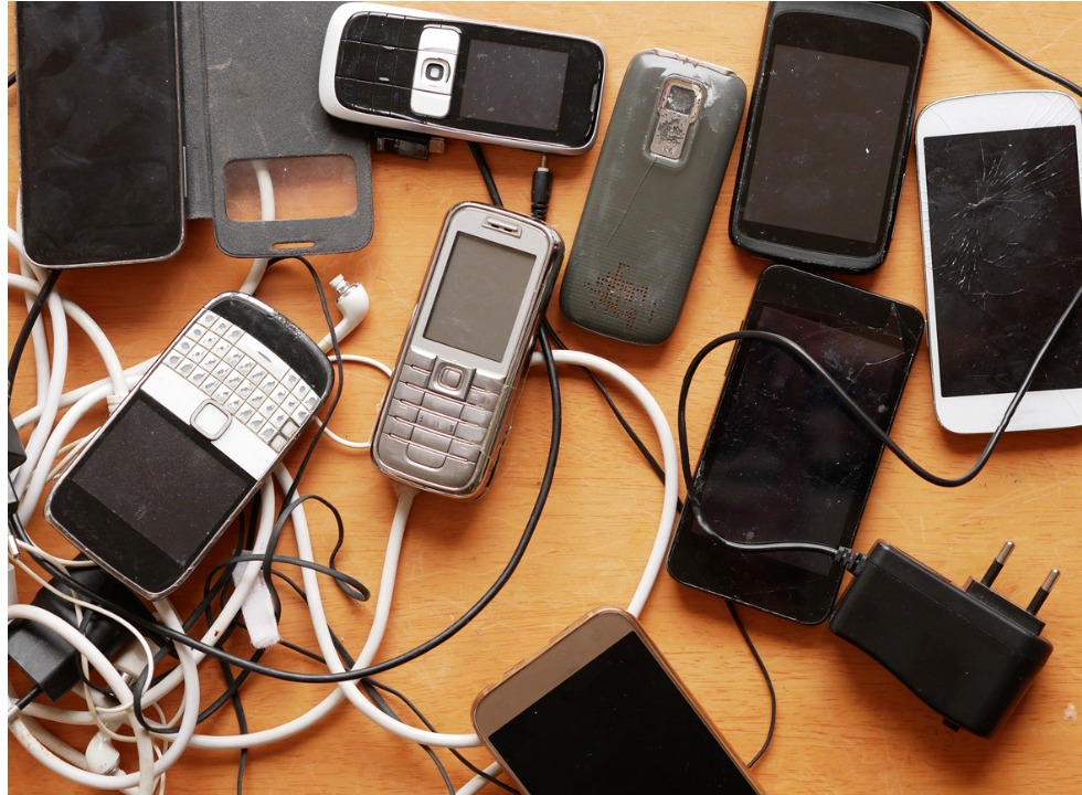 Celulares são feitos para durar pouco? Entenda a obsolescência