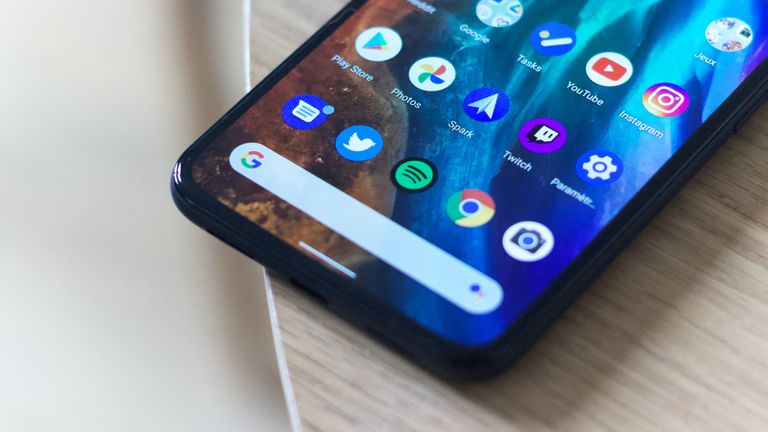 Celular novo travando: causas, soluções e quando procurar a garantia