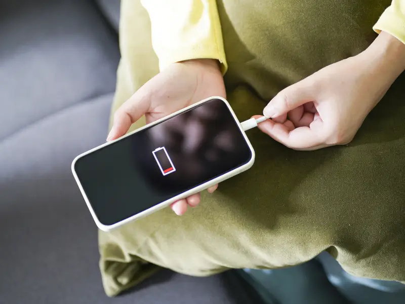 Bateria de celular vicia? Entenda o que realmente reduz sua duração